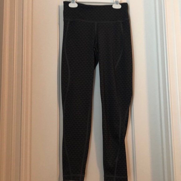 Vineyard Vines performance capris - Picture 3 of 3